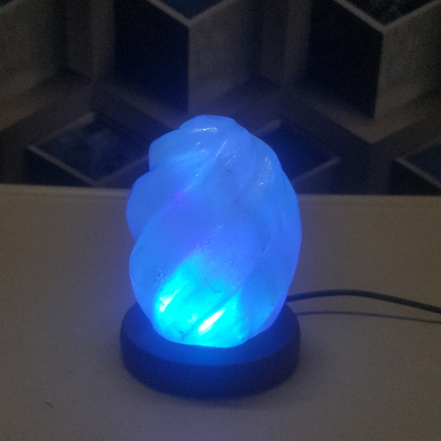 himalayan usb designed lamp (white) with light